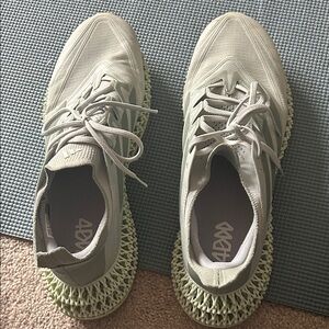Adidas 4 DFWD 4 shoes, men’s sneakers great condition 
with Textured Sole